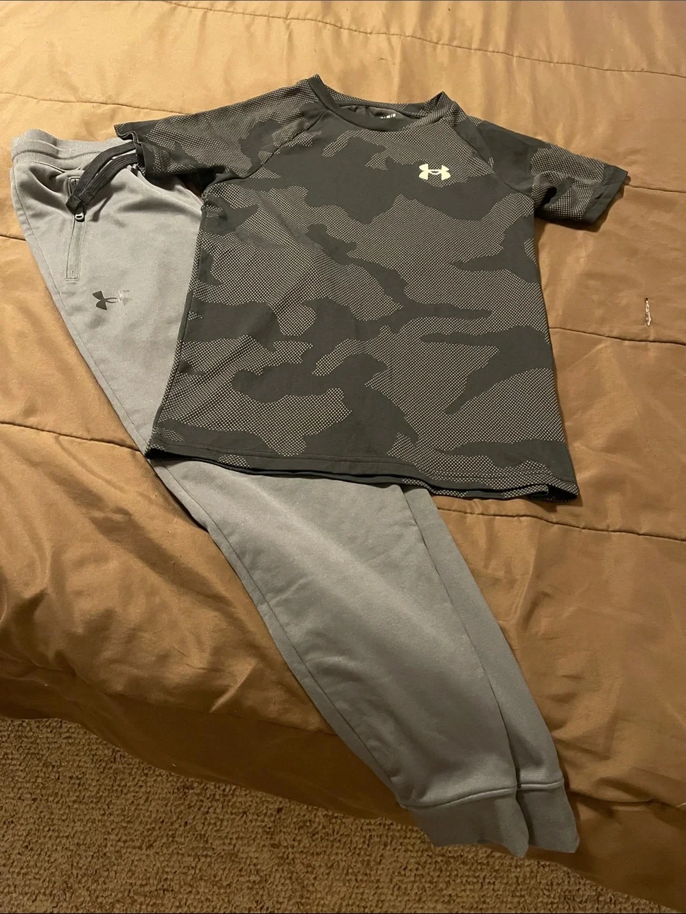 Under Armour Black Camo Short Sleeve Tee with UA Gray Joggers, sizes-medium.